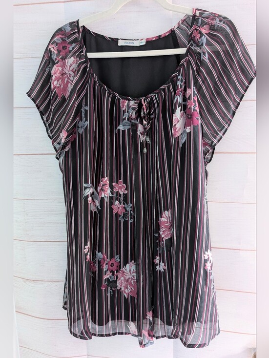 Ricki's Tops - NWOT Ricki's Black Floral Stripe Blouse with Pink Accents Size XXL